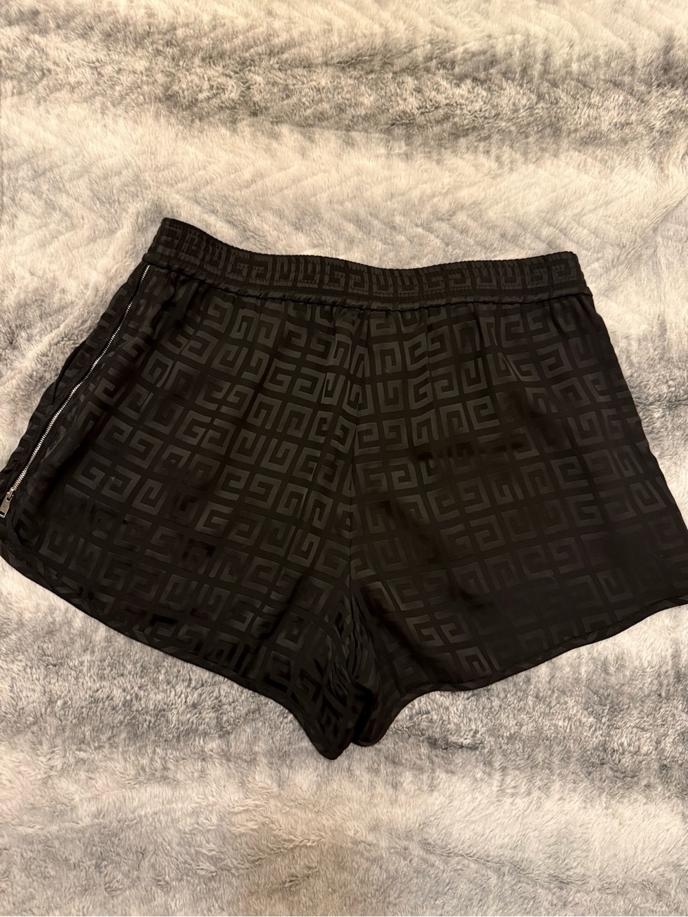 NWOT black Givenchy shorts feature an all-over 4G logo jacquard pattern 44(XL)